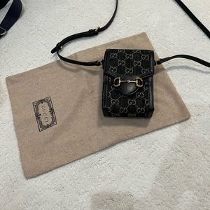 Barley used amazing Gucci crossbody bag